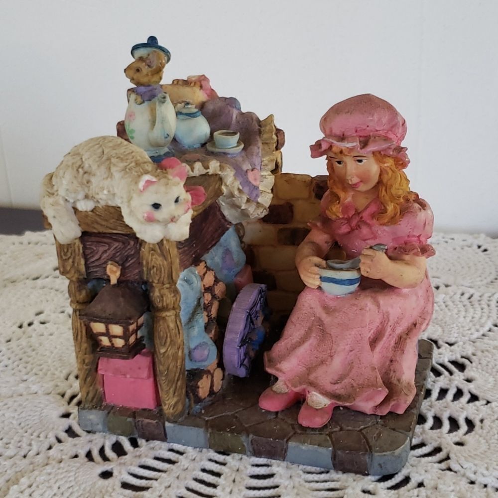 Vintage Little Miss Muffet Heavy Ceramic Music Box - Animated
